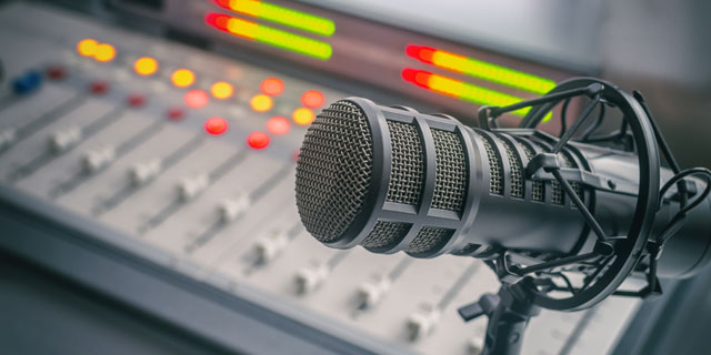 radio-station-microphone-640